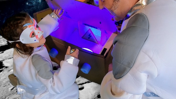 carmelae papa reparando motor